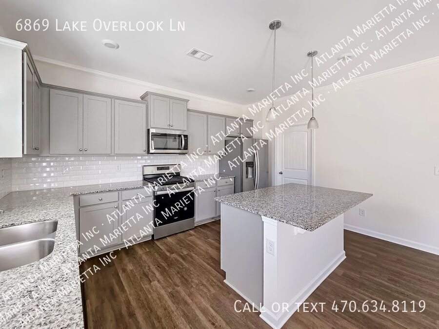 5-Bedroom Craftsman in Sterling on the Lake with Resort-Style Amenities property image