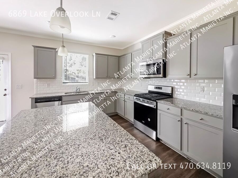 5-Bedroom Craftsman in Sterling on the Lake with Resort-Style Amenities property image