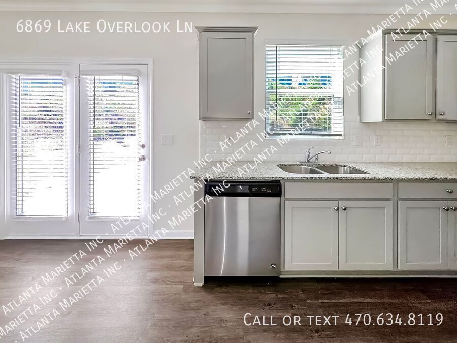 5-Bedroom Craftsman in Sterling on the Lake with Resort-Style Amenities property image