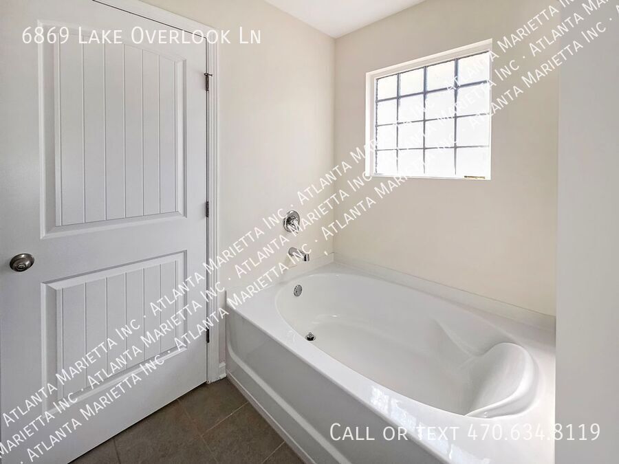 5-Bedroom Craftsman in Sterling on the Lake with Resort-Style Amenities property image