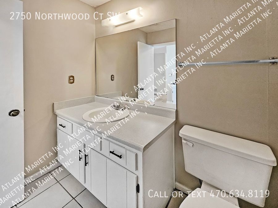 Recently Updated 2/2.5 Flat in Duplex Building property image