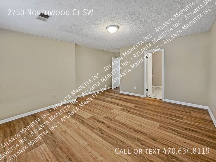 Recently Updated 2/2.5 Flat in Duplex Building property image