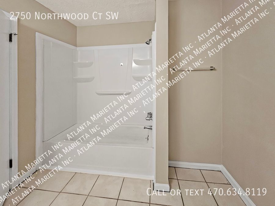 Recently Updated 2/2.5 Flat in Duplex Building property image