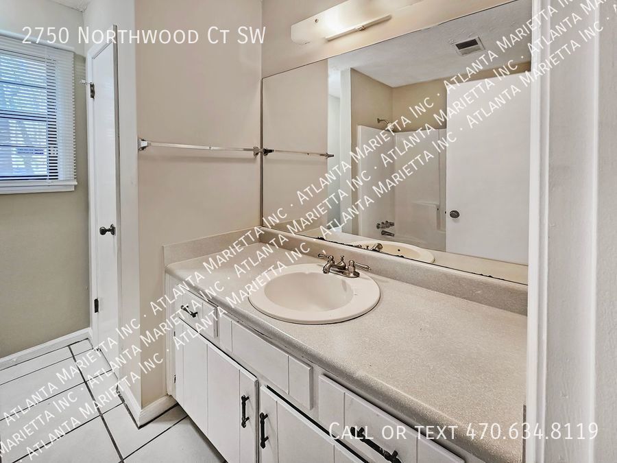 Recently Updated 2/2.5 Flat in Duplex Building property image