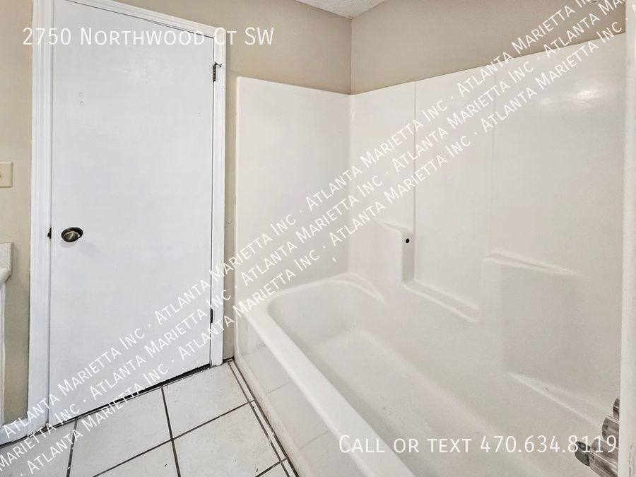 Recently Updated 2/2.5 Flat in Duplex Building property image
