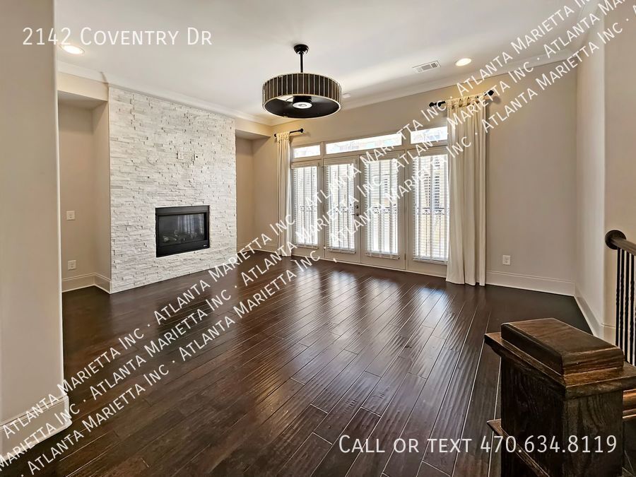 Luxury Brookhaven Townhome in Gated Townsend Community property image