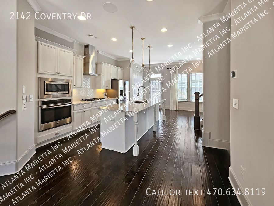 Luxury Brookhaven Townhome in Gated Townsend Community property image