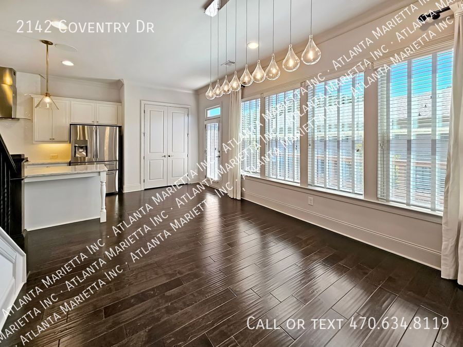 Luxury Brookhaven Townhome in Gated Townsend Community property image