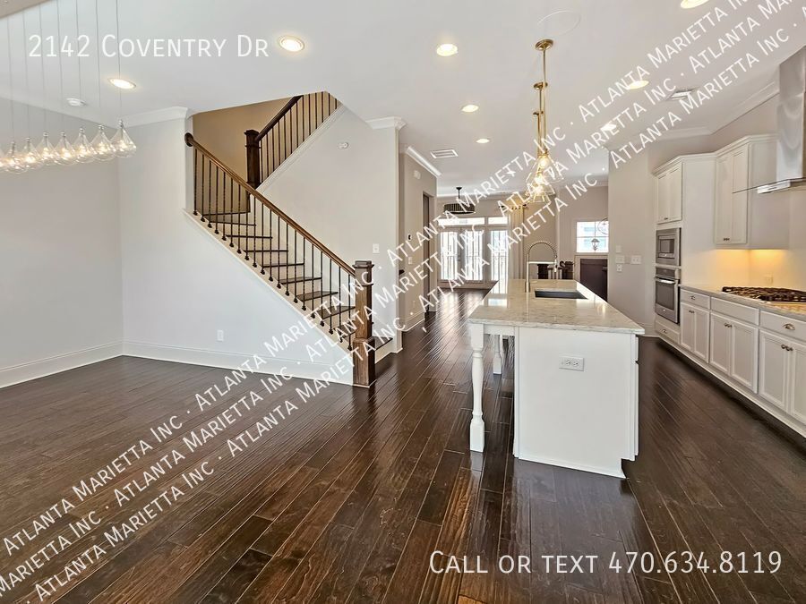 Luxury Brookhaven Townhome in Gated Townsend Community property image