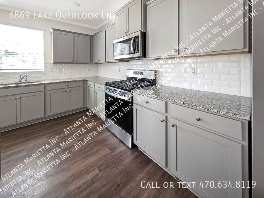 5-Bedroom Craftsman with Resort-Style Amenities in Sterling on the Lake property image