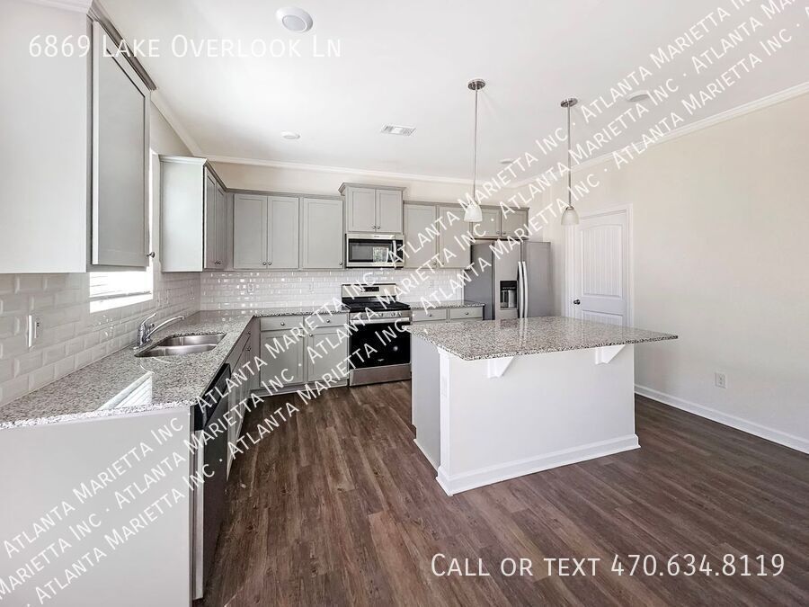 5-Bedroom Craftsman with Resort-Style Amenities in Sterling on the Lake property image