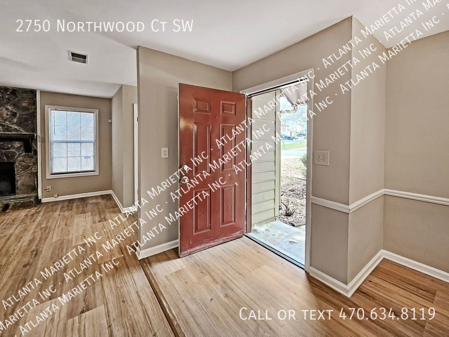 Recently Updated 2/2.5 Flat in Duplex Building - Housing Vouchers Accepted property image