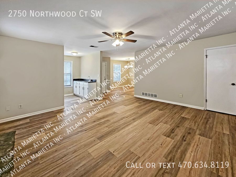 Recently Updated 2/2.5 Flat in Duplex Building - Housing Vouchers Accepted property image