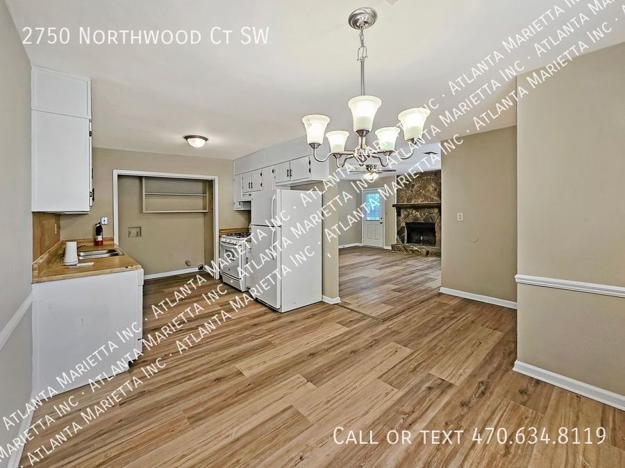 Recently Updated 2/2.5 Flat in Duplex Building - Housing Vouchers Accepted property image