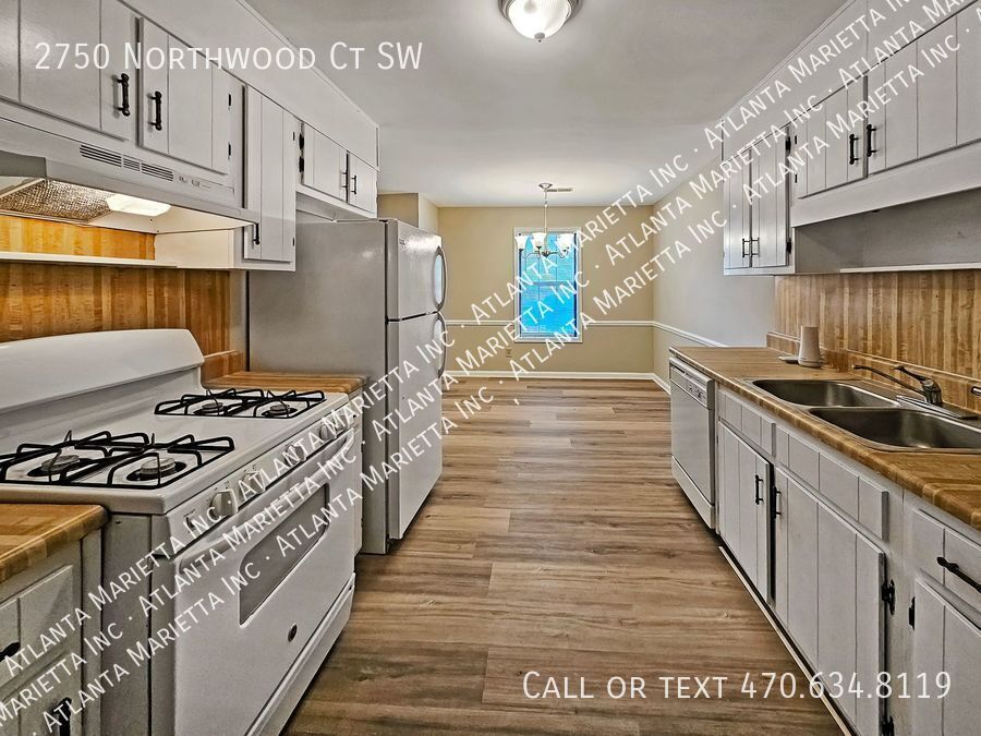 Recently Updated 2/2.5 Flat in Duplex Building - Housing Vouchers Accepted property image