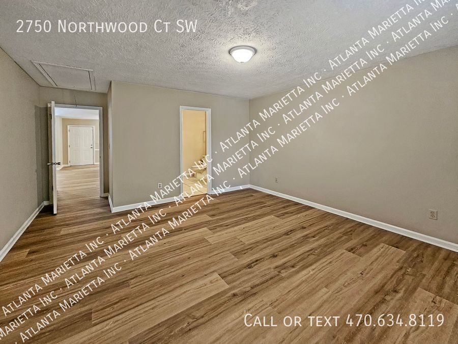 Recently Updated 2/2.5 Flat in Duplex Building - Housing Vouchers Accepted property image