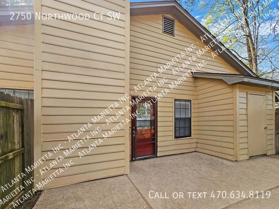 Recently Updated 2/2.5 Flat in Duplex Building - Housing Vouchers Accepted property image