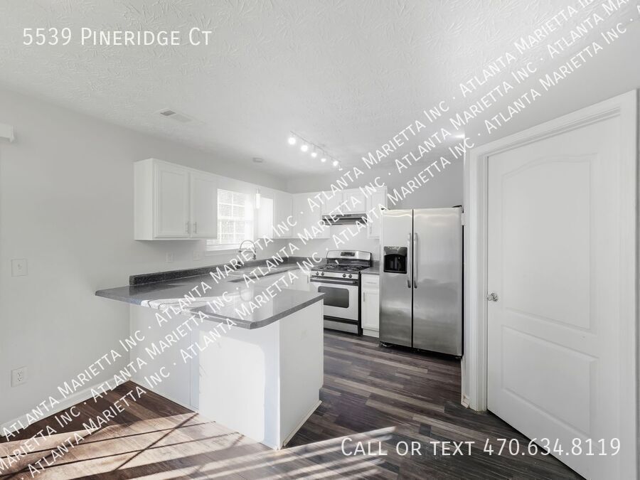 Charming Forest Park Townhome with Modern Finishes property image