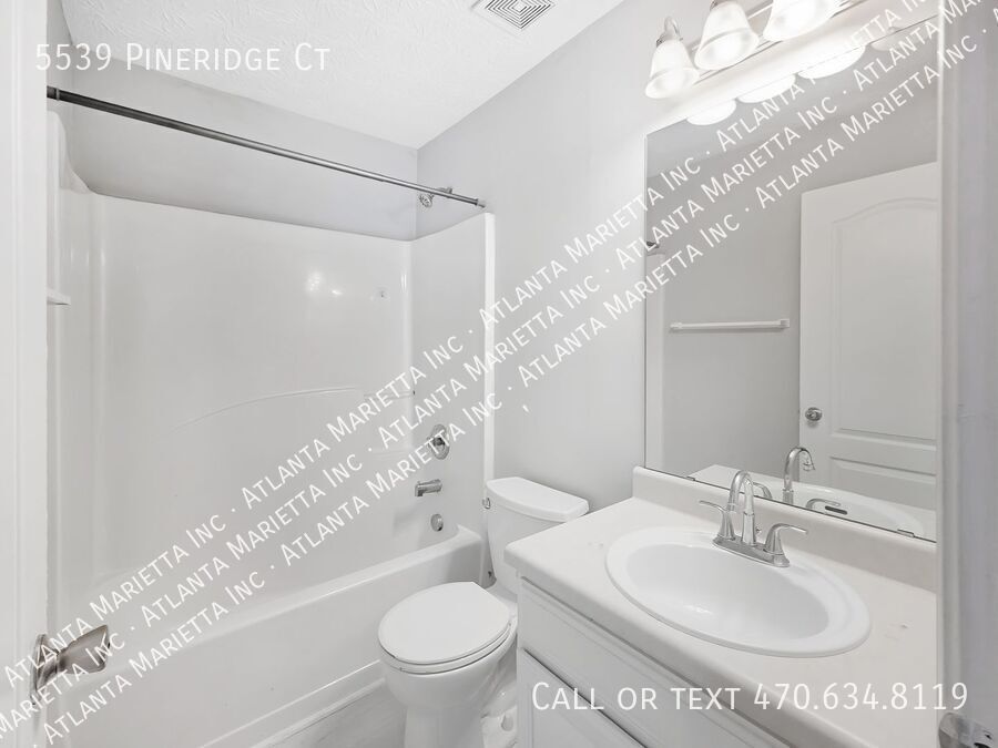 Charming Forest Park Townhome with Modern Finishes property image