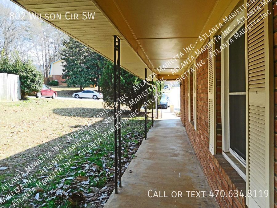 COMING IN APRIL! Beautifully Updated 2/2 Flat Near Marietta Square - Housing Vouchers Accepted property image