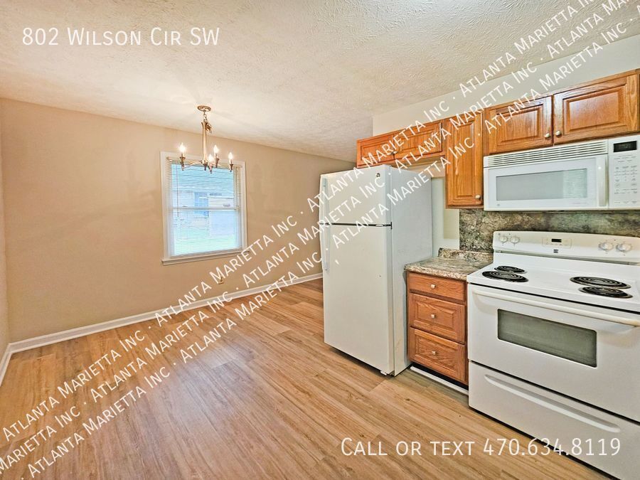 COMING IN APRIL! Beautifully Updated 2/2 Flat Near Marietta Square - Housing Vouchers Accepted property image