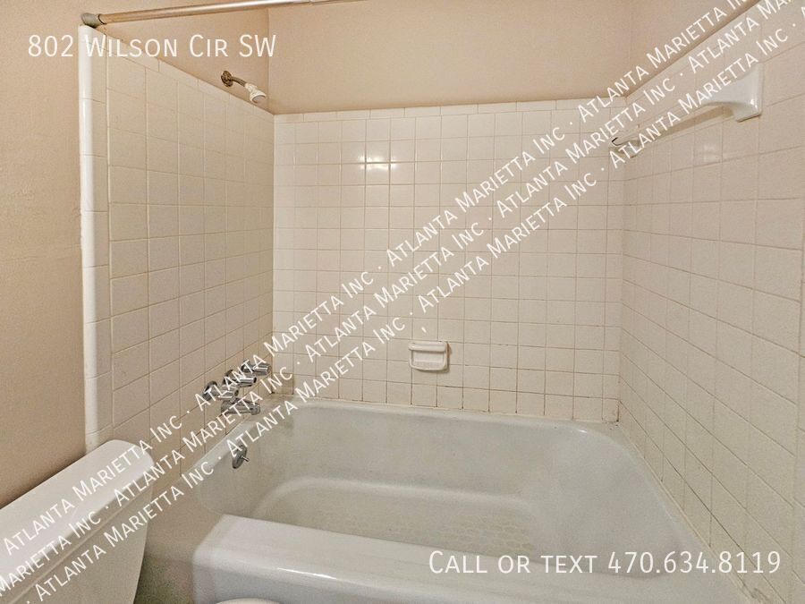 COMING IN APRIL! Beautifully Updated 2/2 Flat Near Marietta Square - Housing Vouchers Accepted property image