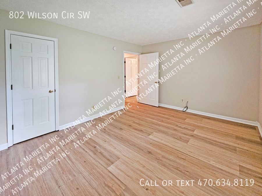 COMING IN APRIL! Beautifully Updated 2/2 Flat Near Marietta Square - Housing Vouchers Accepted property image