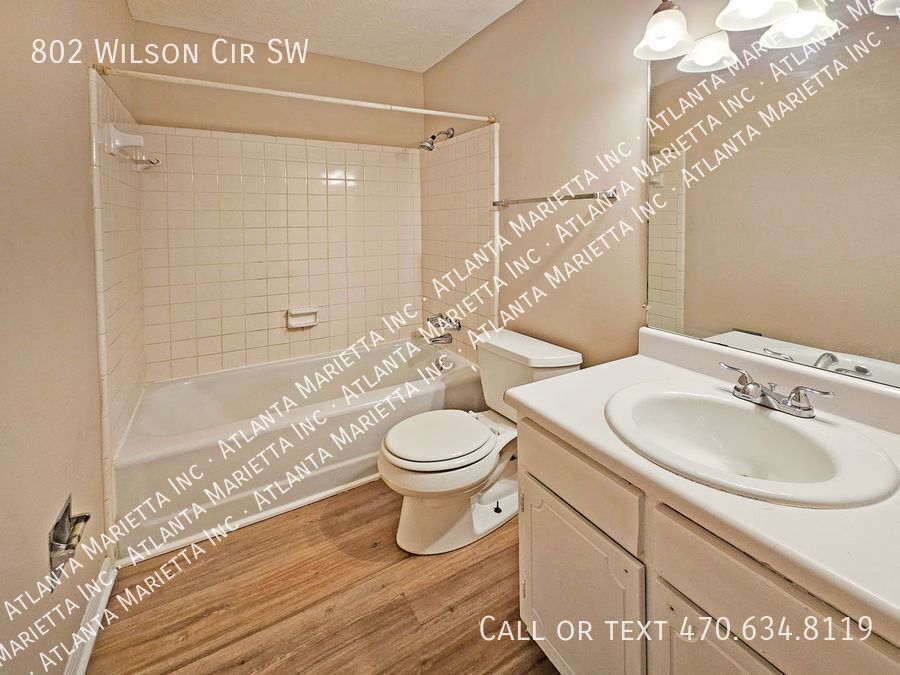 COMING IN APRIL! Beautifully Updated 2/2 Flat Near Marietta Square - Housing Vouchers Accepted property image