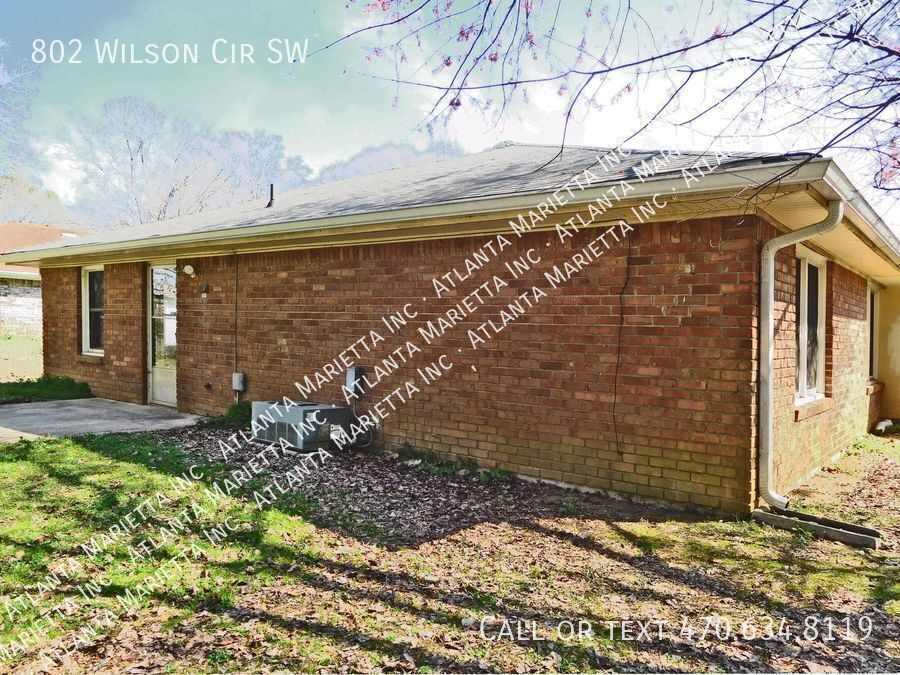 COMING IN APRIL! Beautifully Updated 2/2 Flat Near Marietta Square - Housing Vouchers Accepted property image