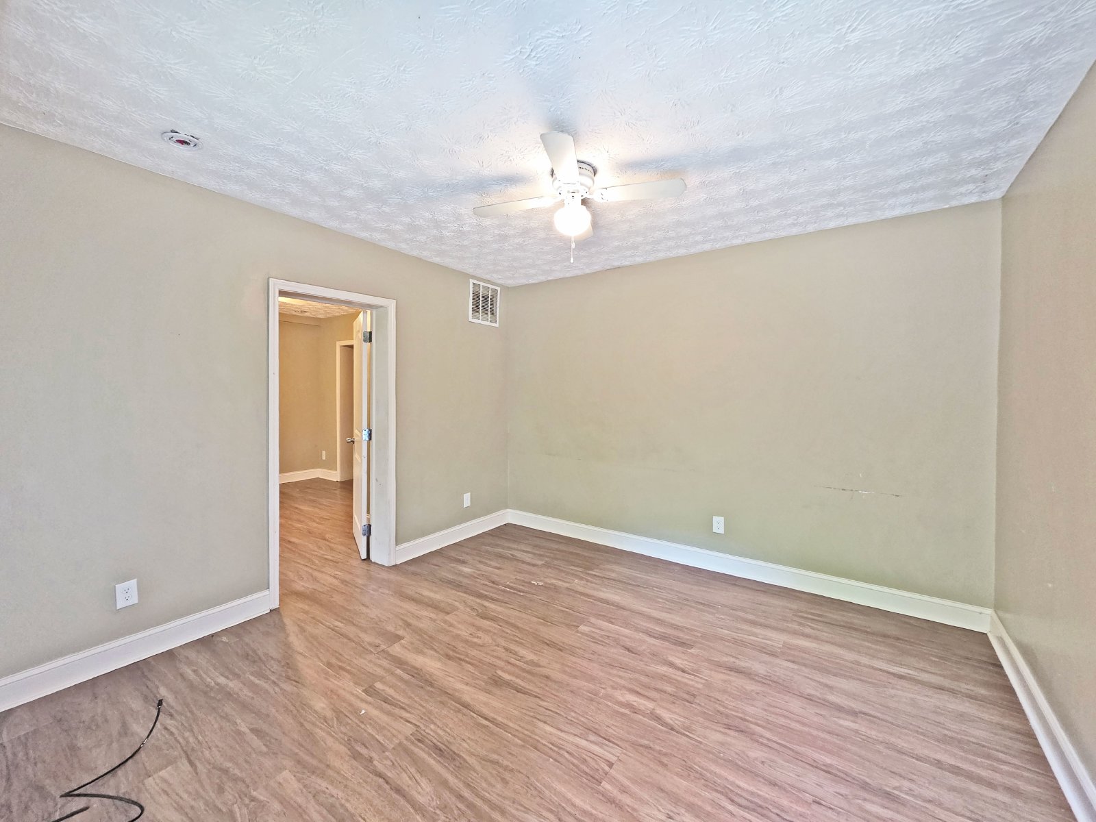 One bedroom 1 bath apartment - Housing Vouchers accepted property image