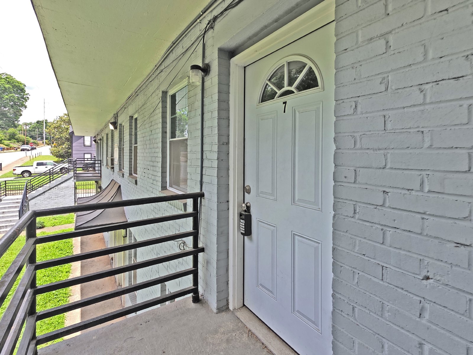 One bedroom 1 bath apartment - Housing Vouchers accepted property image