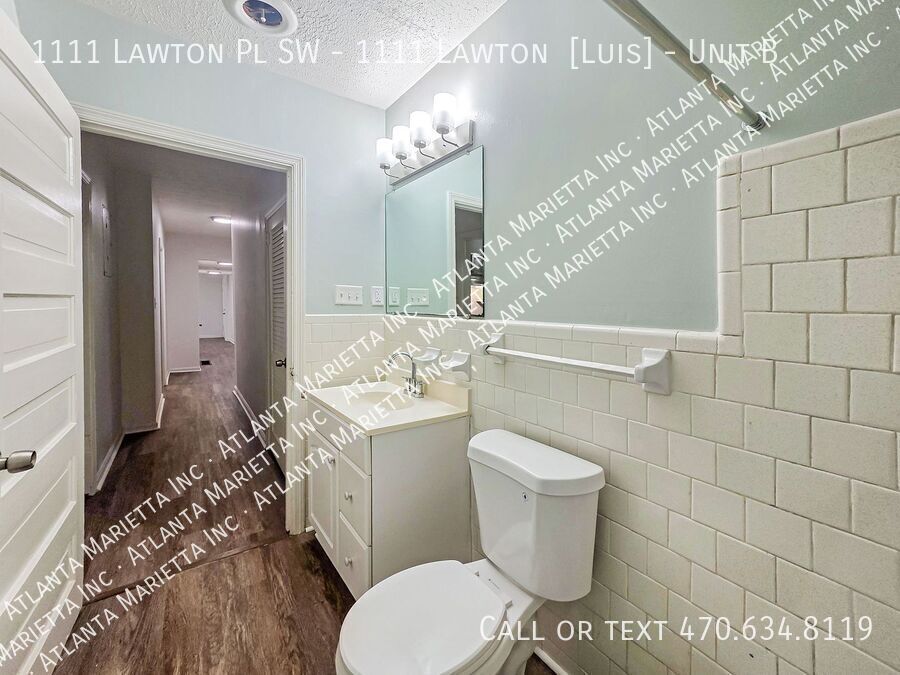 Updated 2-Bedroom Duplex with Modern Finishes in Atlanta’s West End - Housing Vouchers Accepted property image