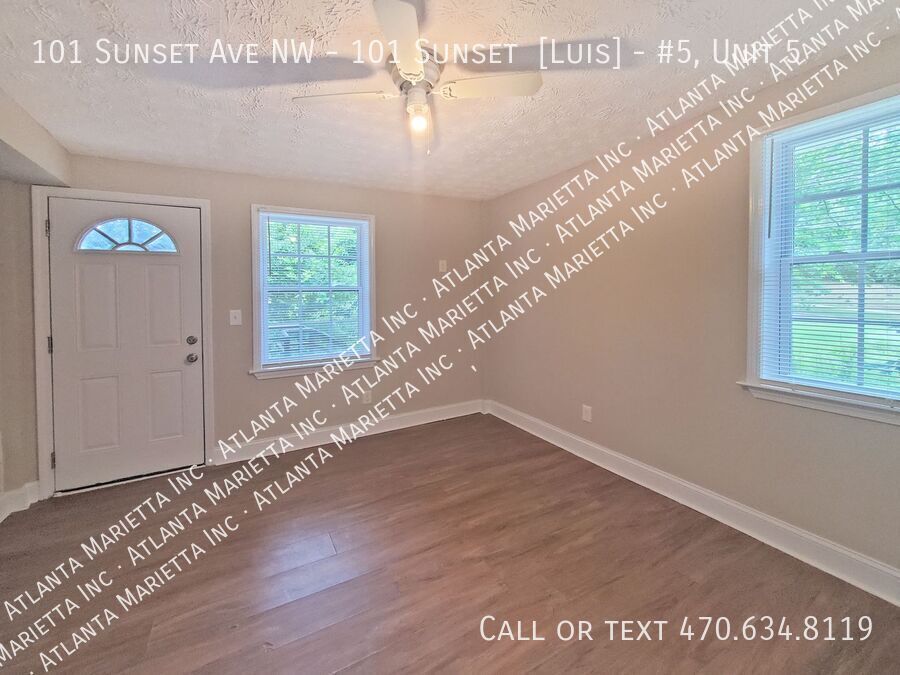 Beautifully updated 1 bedroom 1 bath apartment - Voucher Holders: Move In with Flex-Pay Security Deposit property image