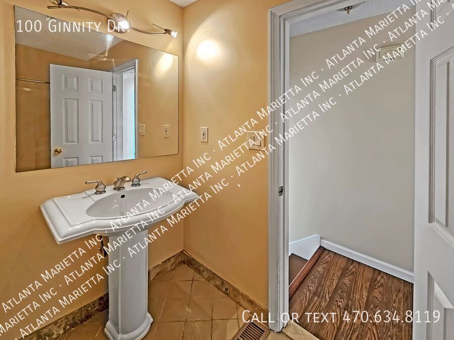 Charming 3 Bed, 2 Bath Home in Douglasville, GA property image