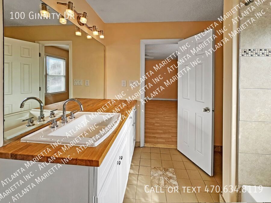 Charming 3 Bed, 2 Bath Home in Douglasville, GA property image