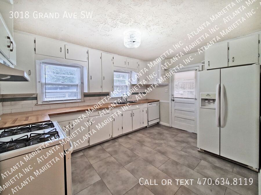COMING SOON! Cutest 2/1 Bungalow in Hapeville - Housing Vouchers Accepted property image