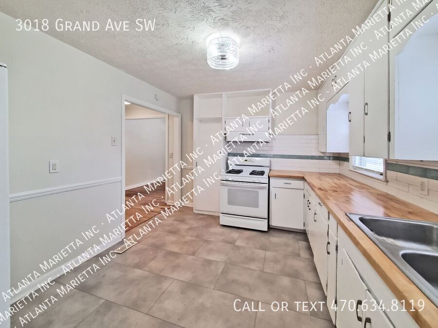 COMING SOON! Cutest 2/1 Bungalow in Hapeville - Housing Vouchers Accepted property image