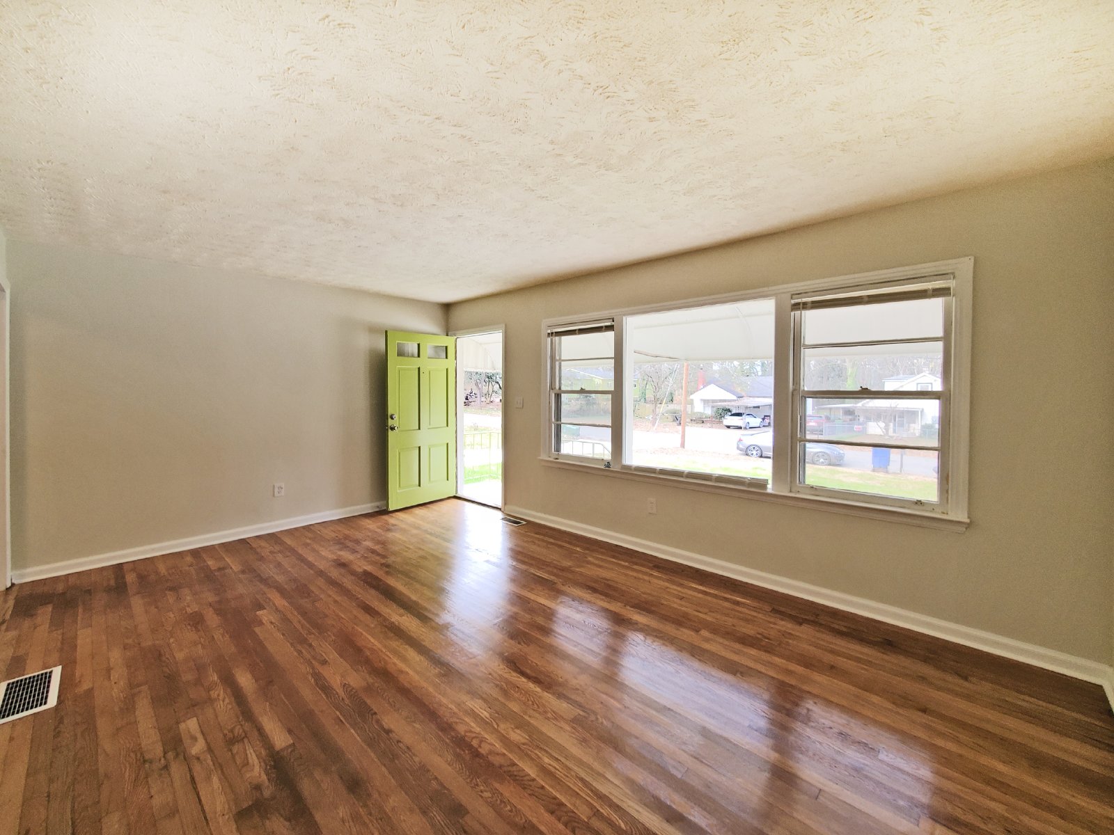 Cutest 2/1 Bungalow in Hapeville - Housing Vouchers Accepted property image