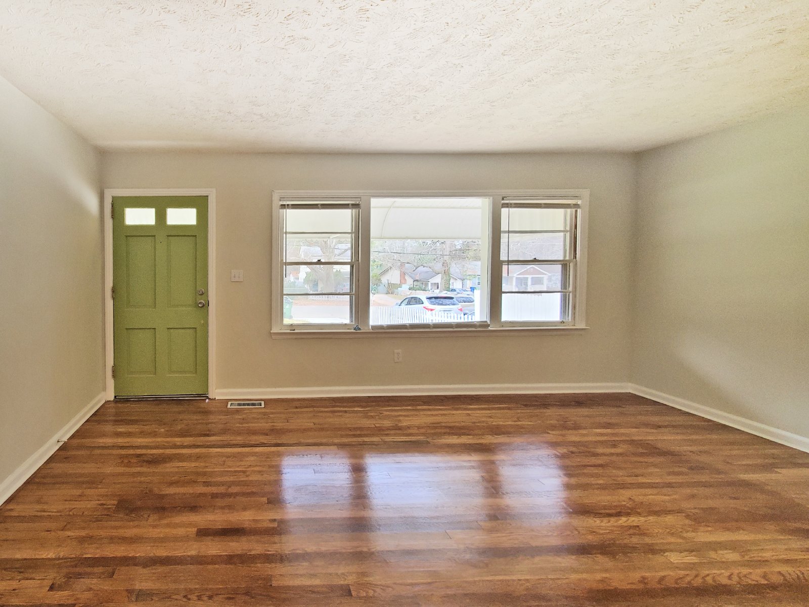 Cutest 2/1 Bungalow in Hapeville - Housing Vouchers Accepted property image