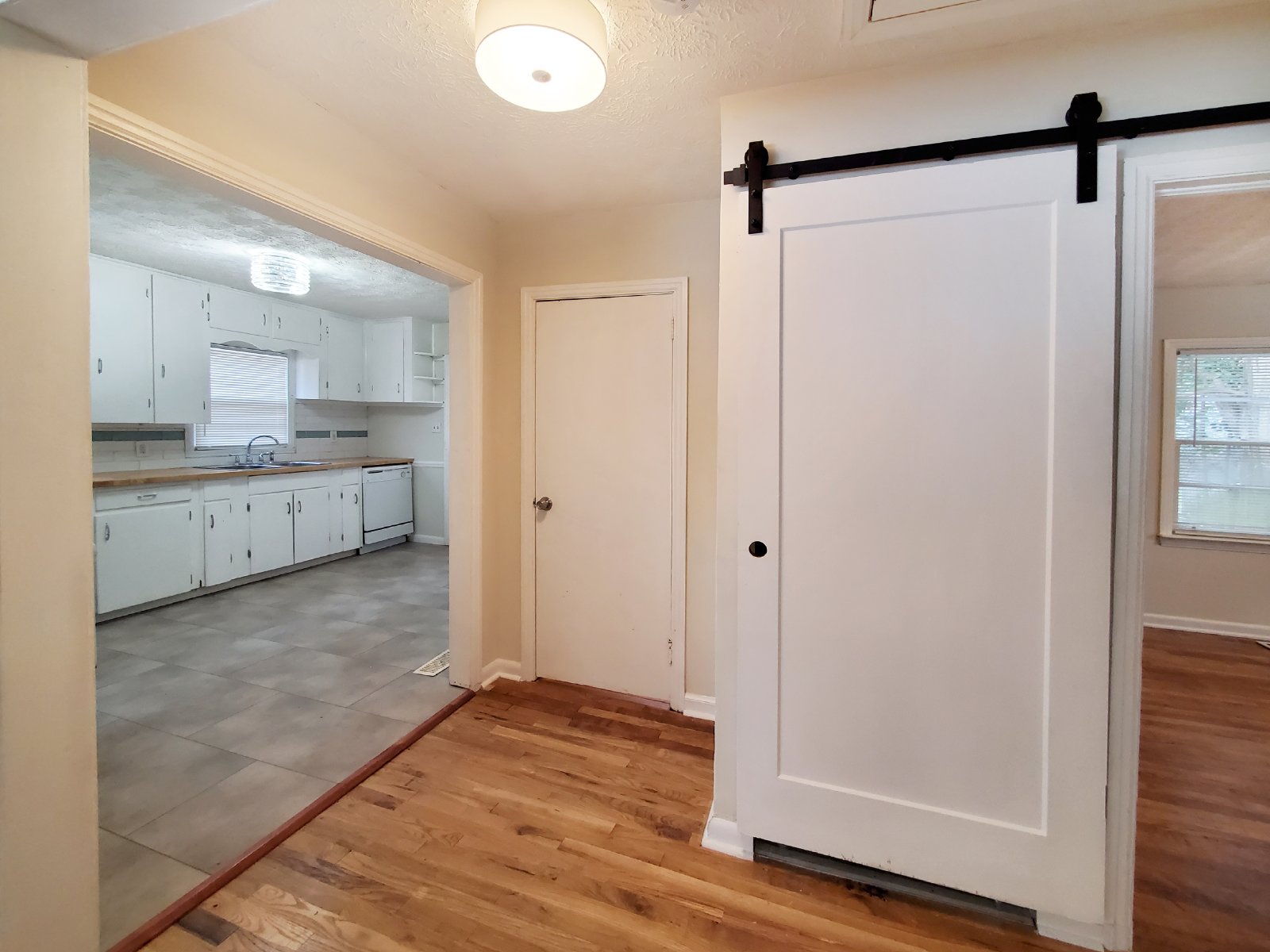 Cutest 2/1 Bungalow in Hapeville - Housing Vouchers Accepted property image