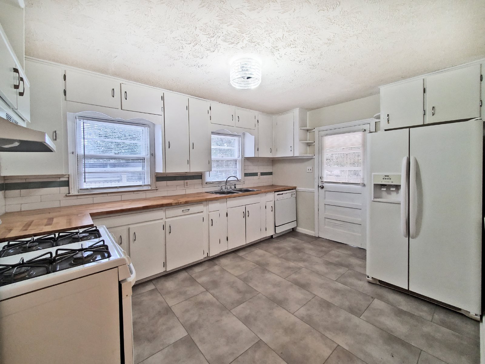Cutest 2/1 Bungalow in Hapeville - Housing Vouchers Accepted property image