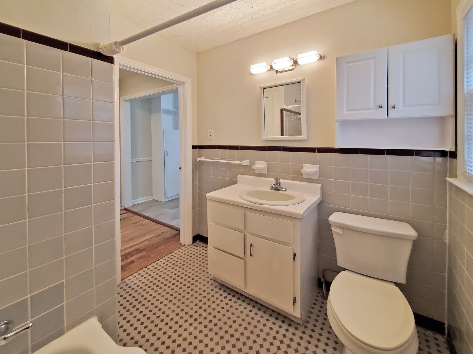 Cutest 2/1 Bungalow in Hapeville - Housing Vouchers Accepted property image