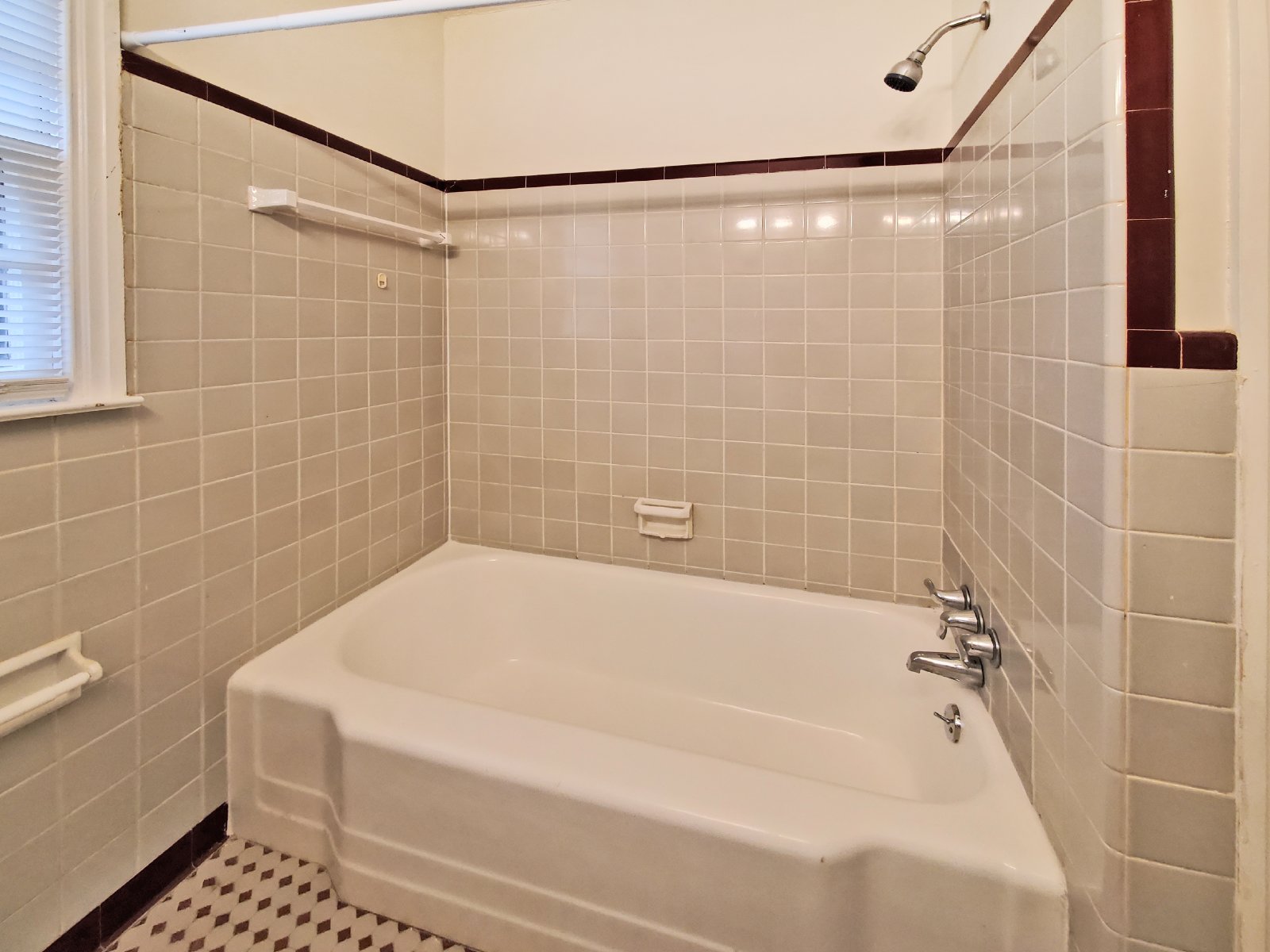 Cutest 2/1 Bungalow in Hapeville - Housing Vouchers Accepted property image