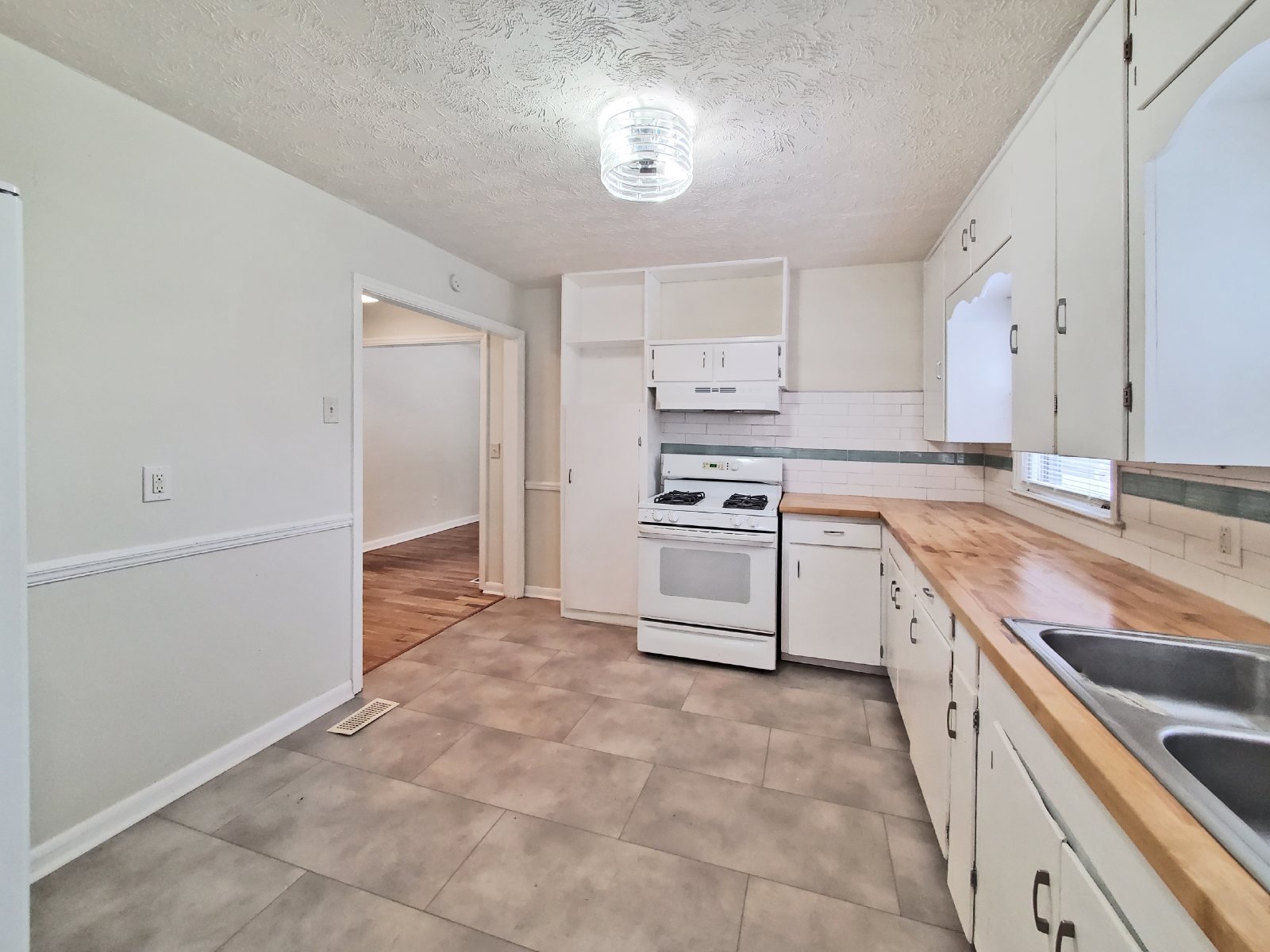 Cutest 2/1 Bungalow in Hapeville - Housing Vouchers Accepted property image