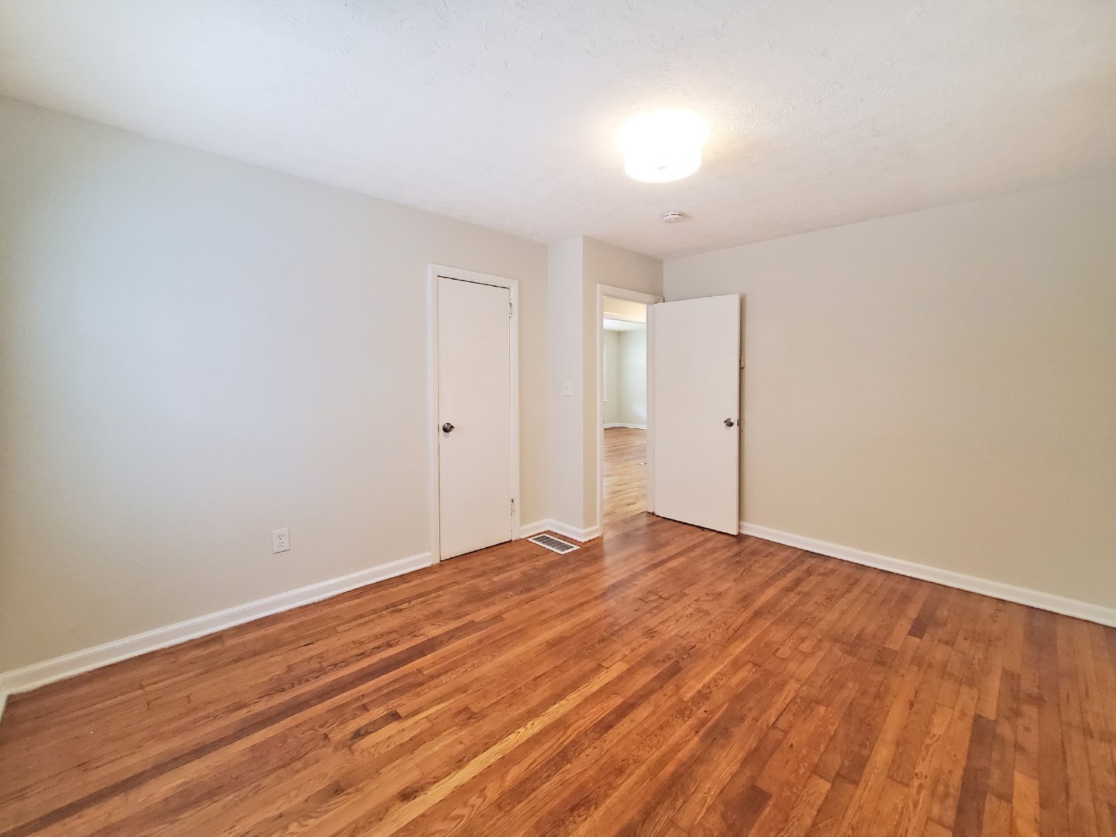 Cutest 2/1 Bungalow in Hapeville - Housing Vouchers Accepted property image