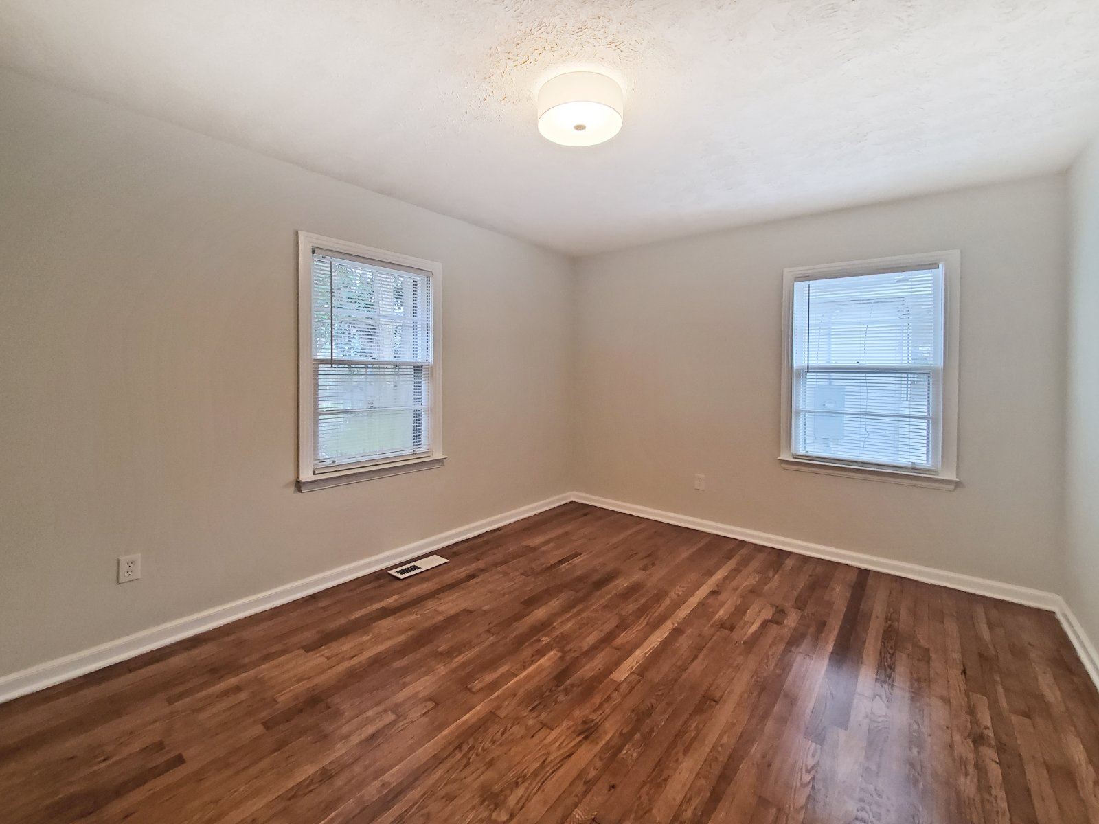 Cutest 2/1 Bungalow in Hapeville - Housing Vouchers Accepted property image