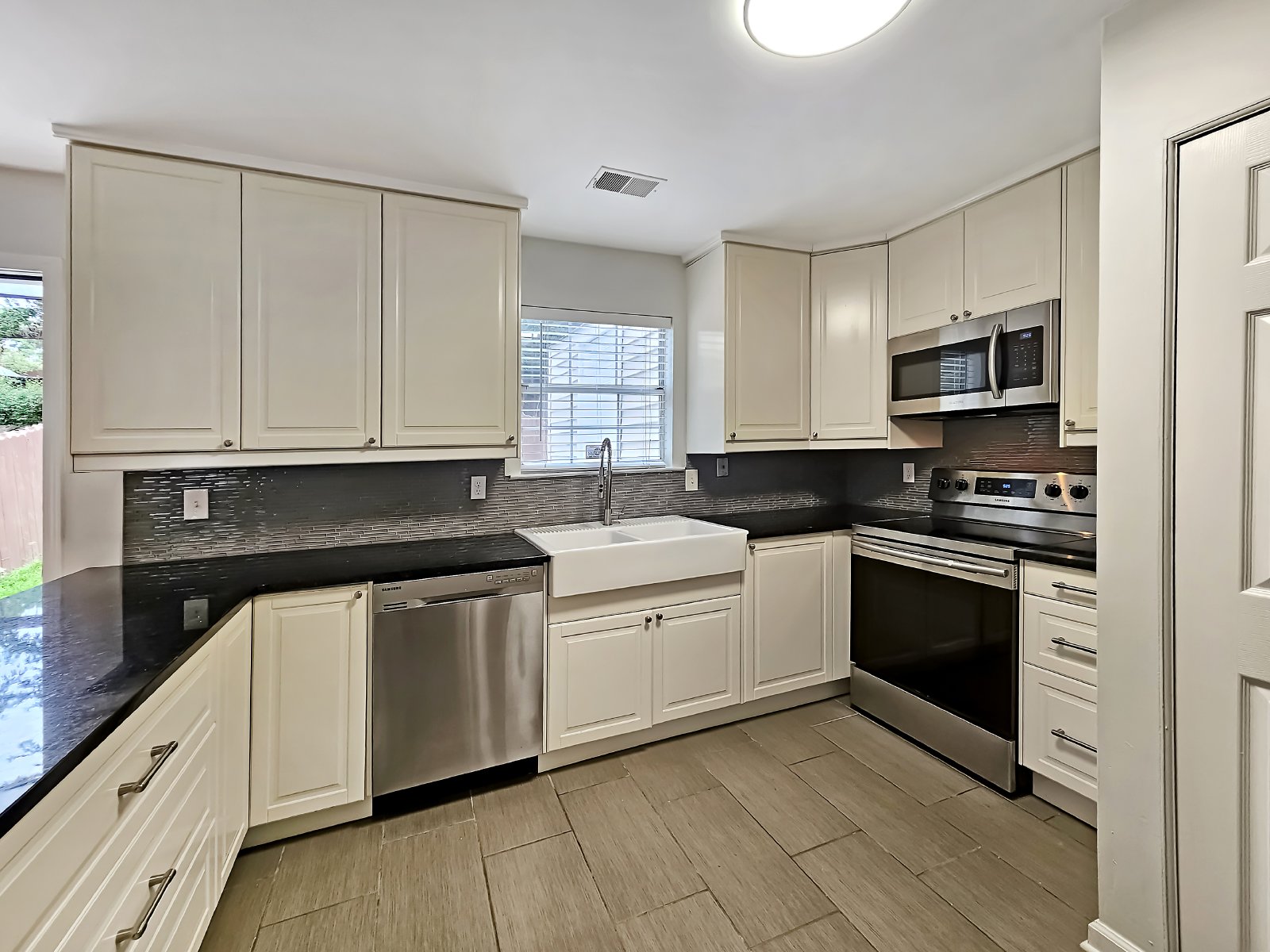 COMING SOON: Beautifully Updated 2/2.5 Townhome Near Truist Park property image
