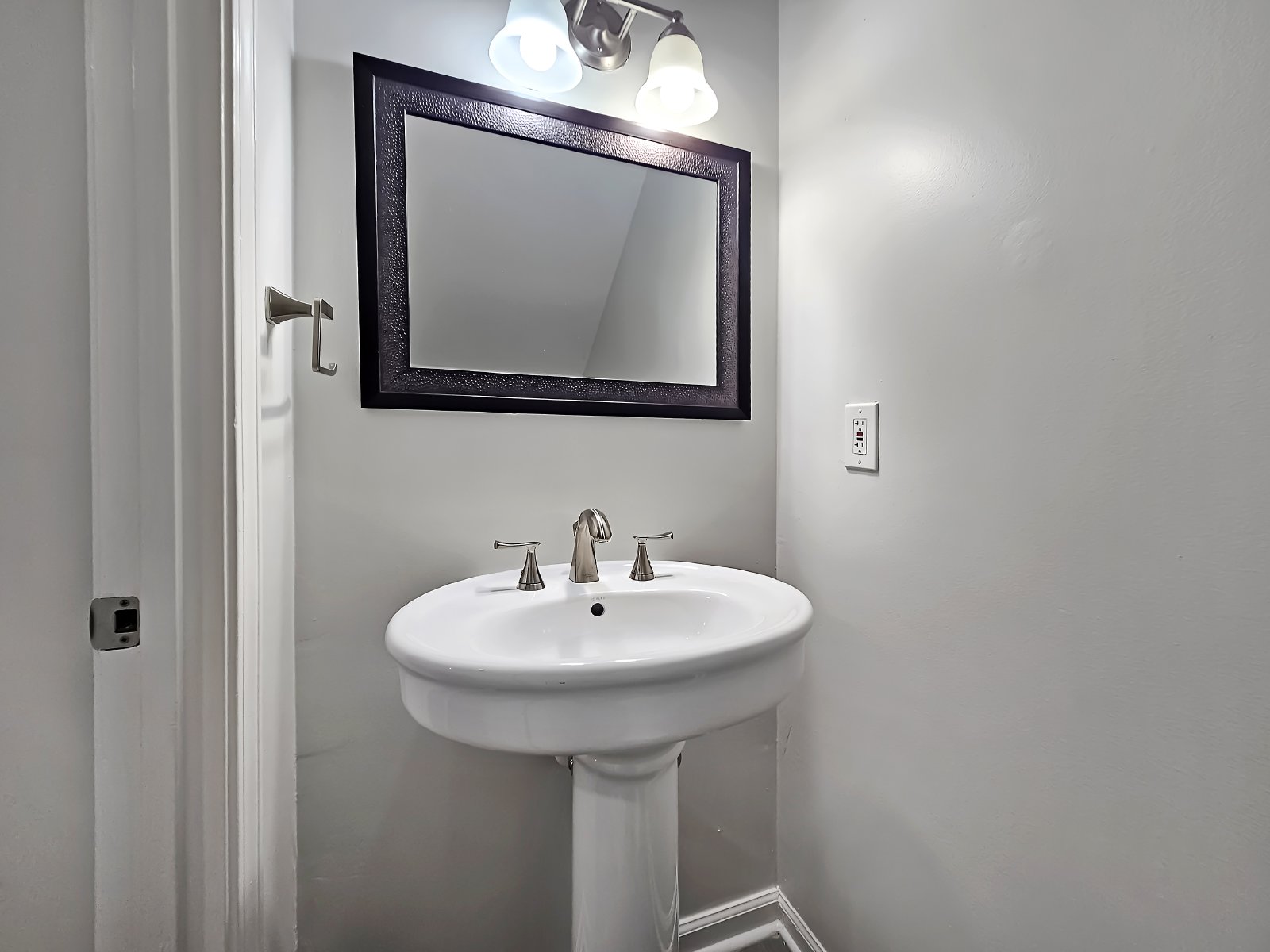 COMING SOON: Beautifully Updated 2/2.5 Townhome Near Truist Park property image