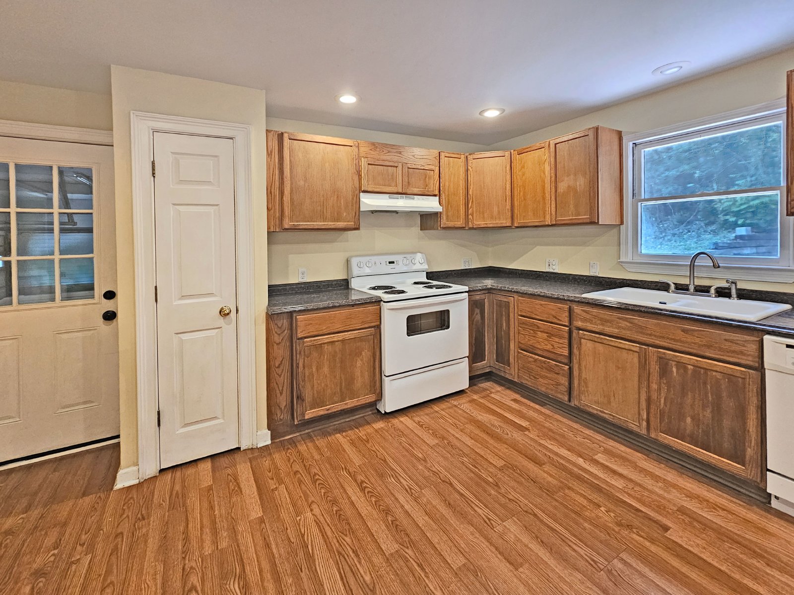 COMING SOON: Spacious East Cobb Cape Cod with Main-Level Primary Suite & 3-Car Garage property image