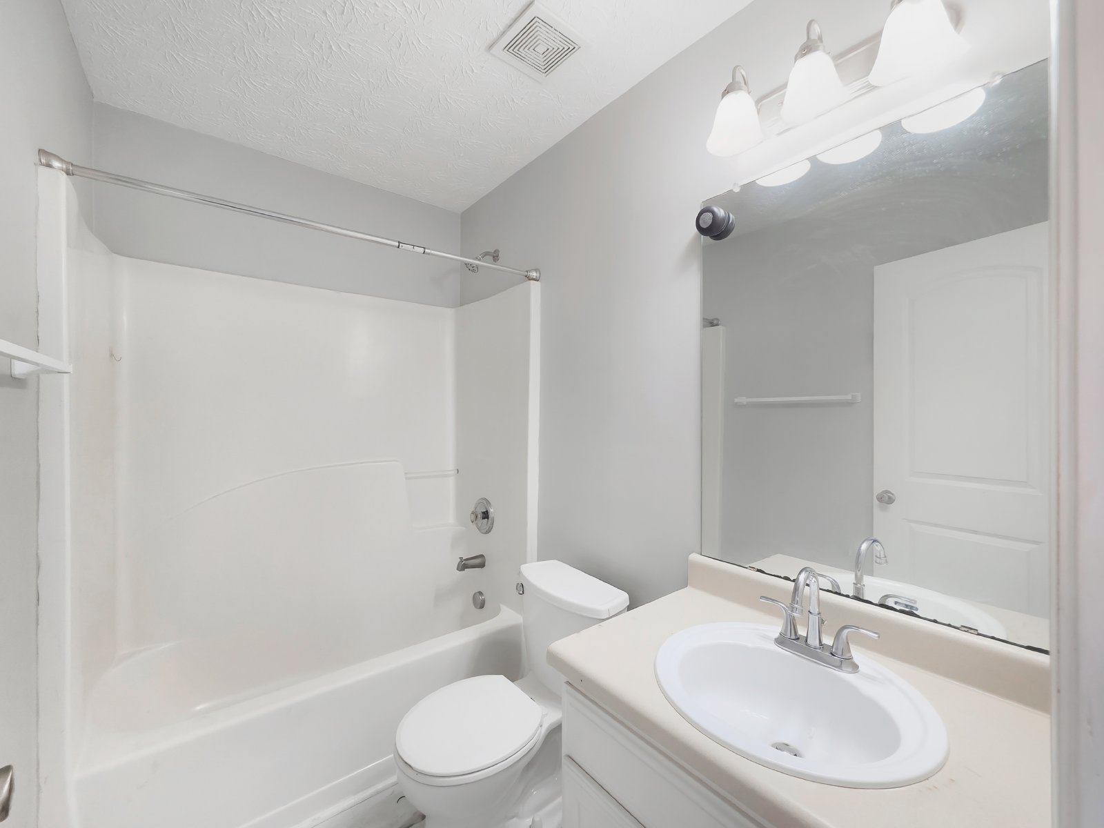 Updated 3BR Townhome Minutes from I-75, Airport & Downtown Atlanta property image